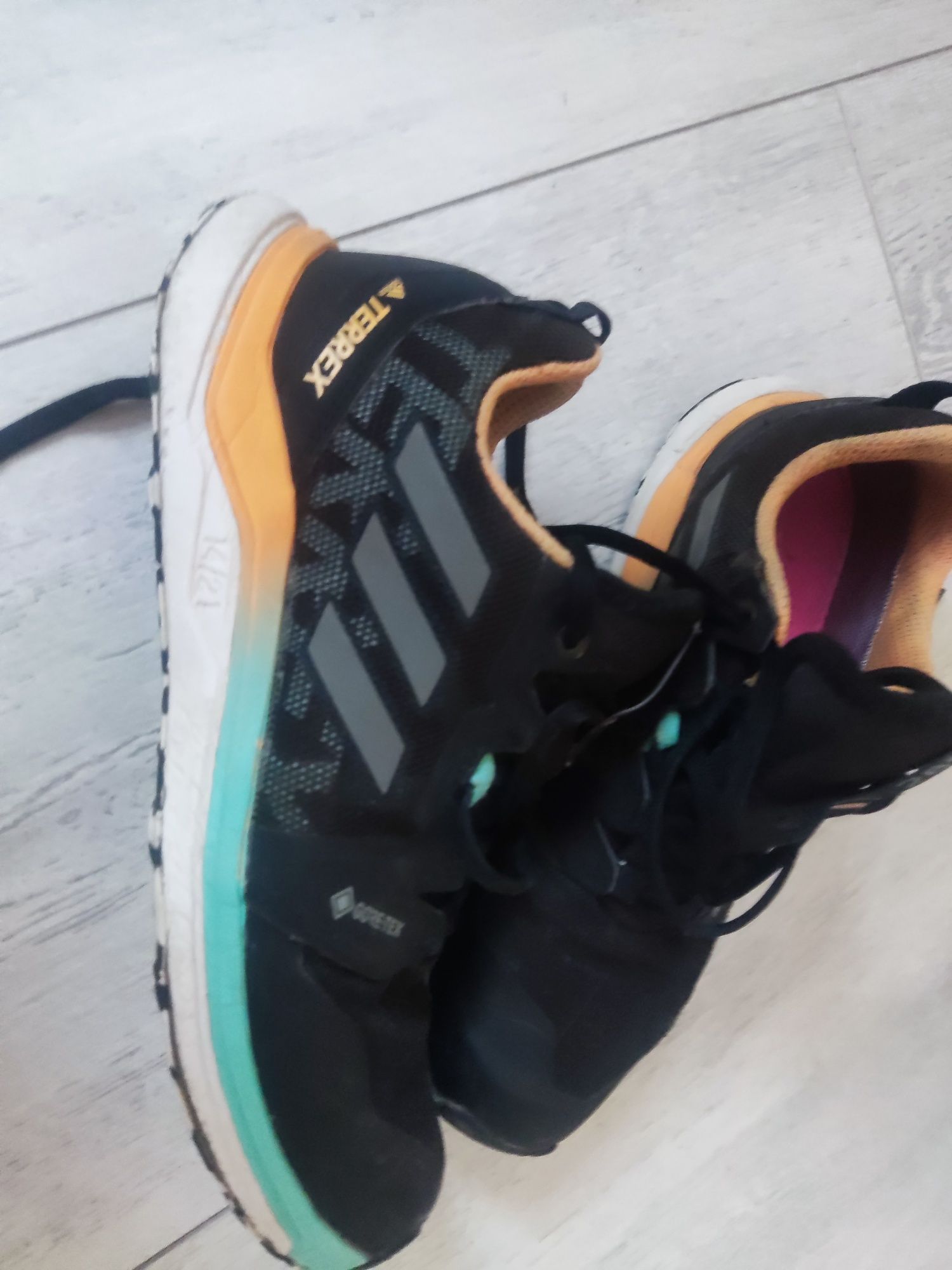 Adidas маратонки