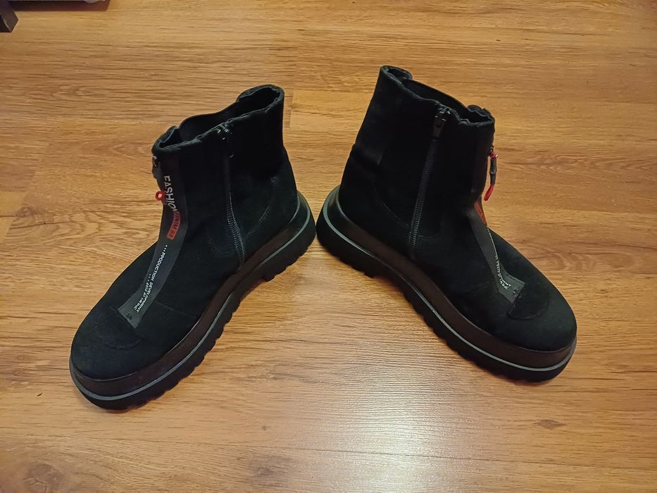 Ghete piele intoarsa