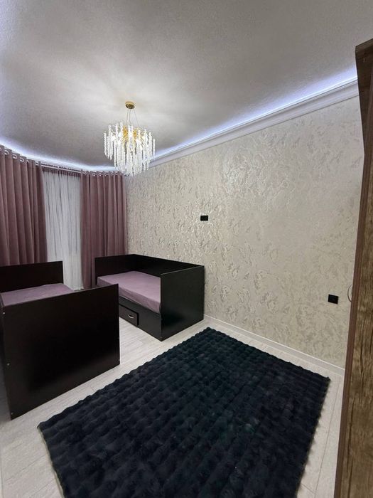 Продается 4 ком. Квартира по ул. Беруни ор. Ж/д парк