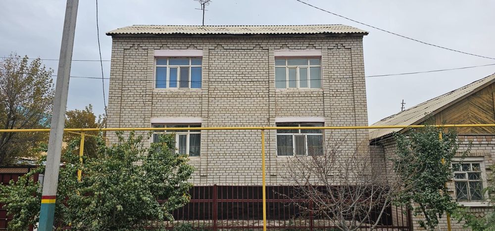 Продаётся дом, 3 уровня