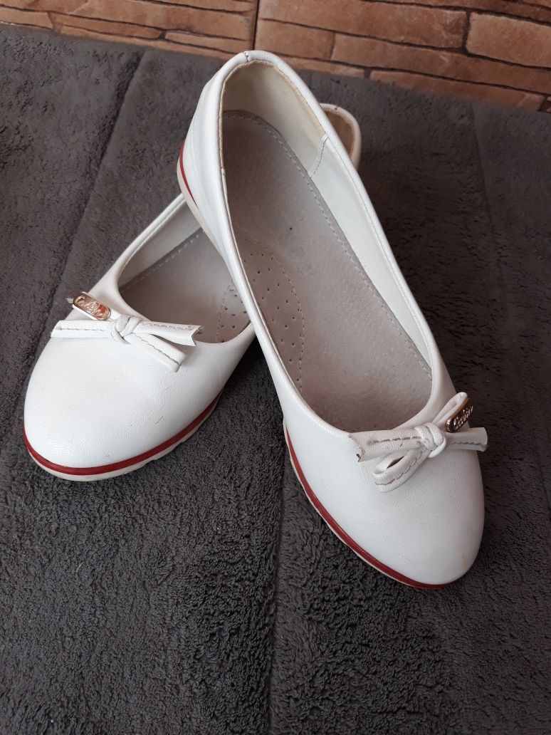 Pantofi fetite de culoare alb