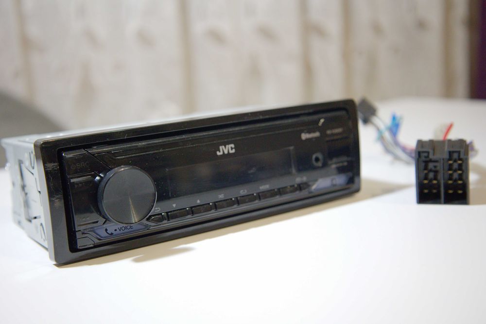 Player auto JVC // 4 x 50W, Bluetooth, USB, FM, Aplicatie mobila