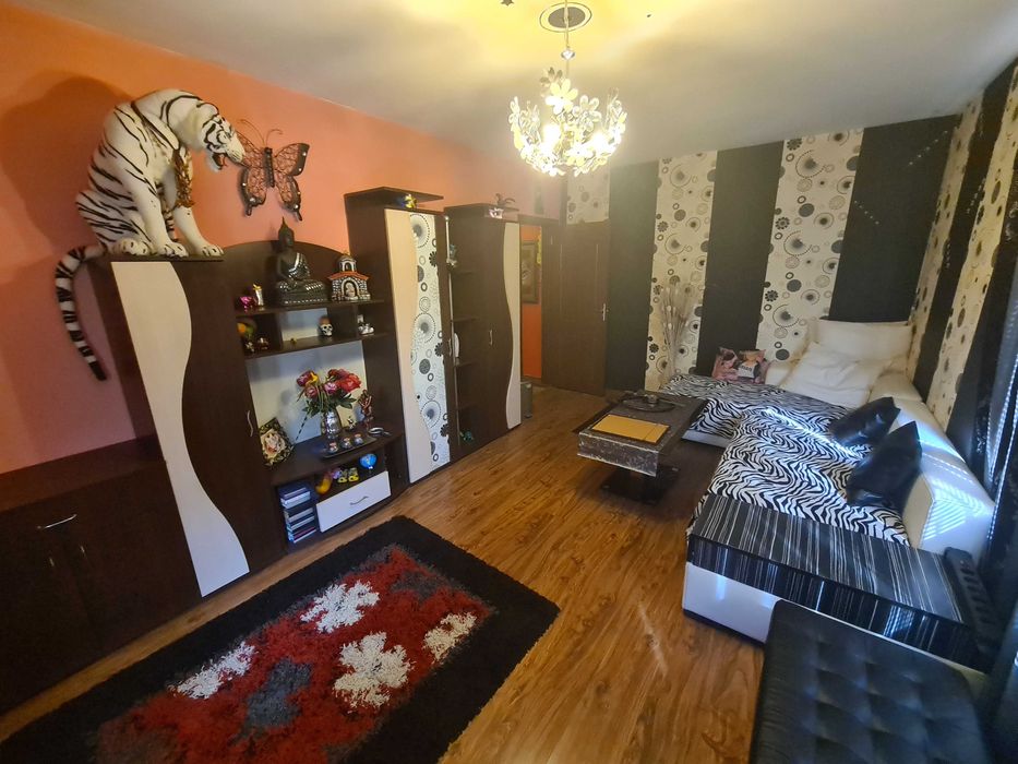 Дава се под наем Двустаен апартамент в Бургас, Изгрев - 90 кв.м за 357 € - Снимка #2