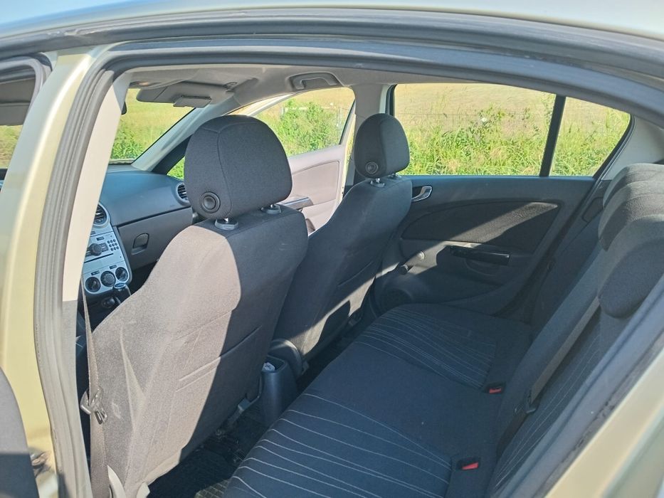 Vând  mașina Opel Corsa