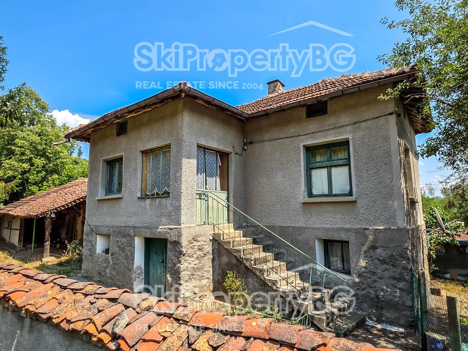 Две къщи с голяма градина в село Райово!