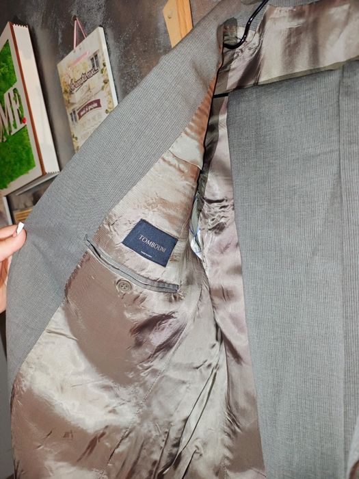 Costum elegant fabricat in Italia