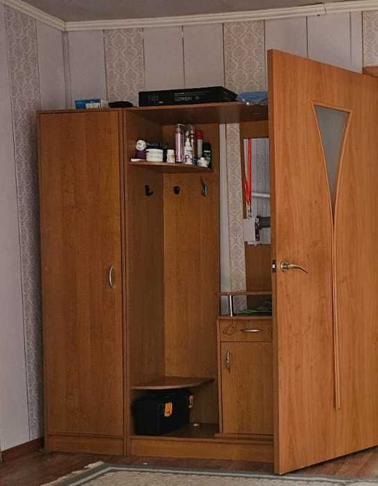 Прихожий шкаф в хорошом состояний