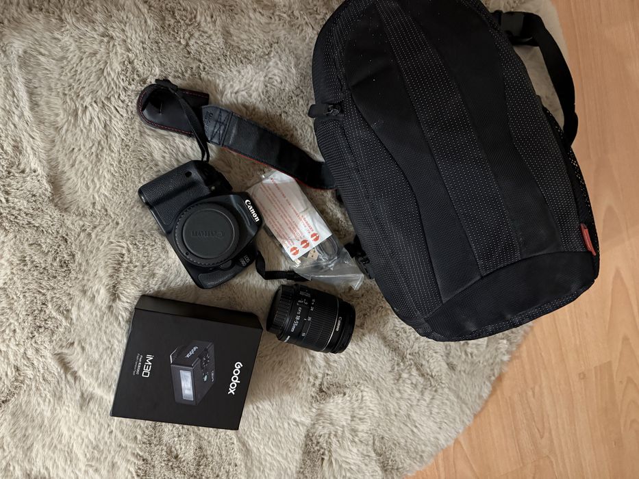 Canon 600D cu accesorii