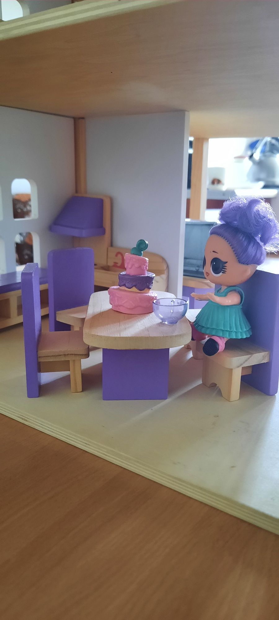 Продам деревянный кукольный домик + кафе