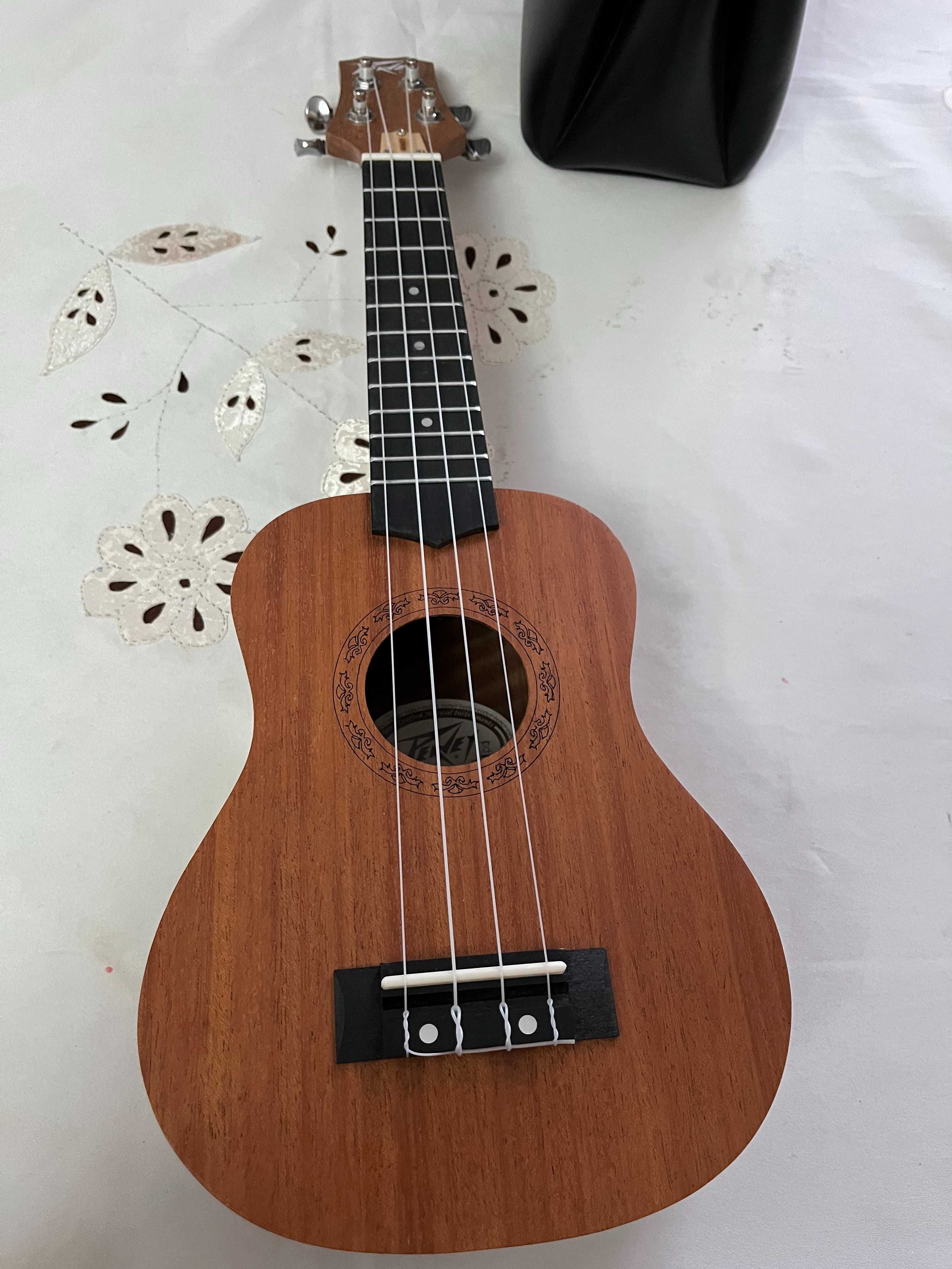 продам укулеле(гавайская гитара)