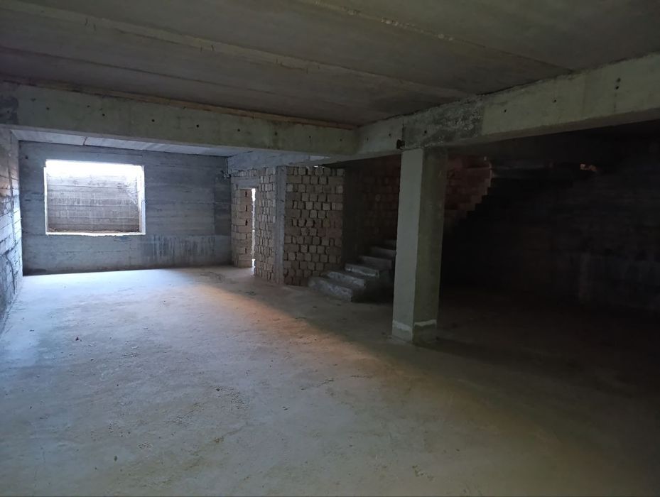 Уй сотилади (коробка холатда)