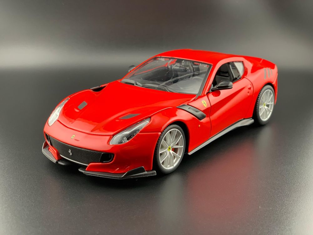 Macheta auto Ferrari  F12 ,TDF, Bburago, 1/24