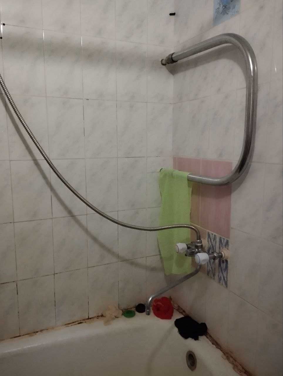 Кадышева,  1/3/4  возле базара