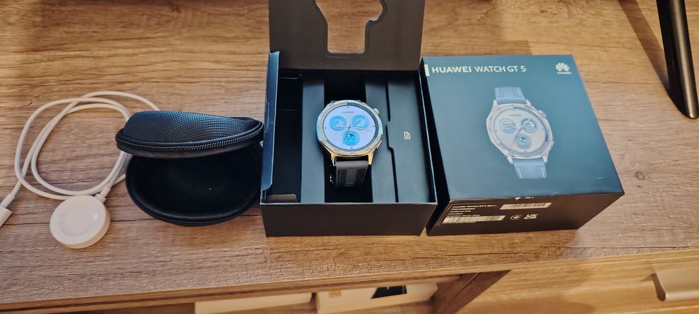Huawei Watch GT 5 Blue в Гаранция + Нови слушалки