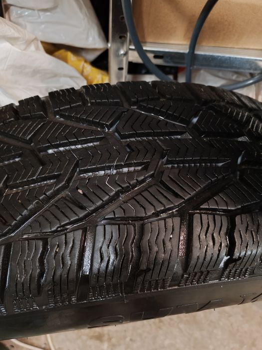 Зимни гуми 215/65 R16