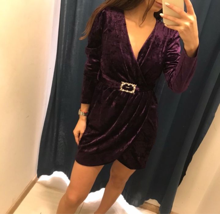 Къса рокля с дълъг ръкав