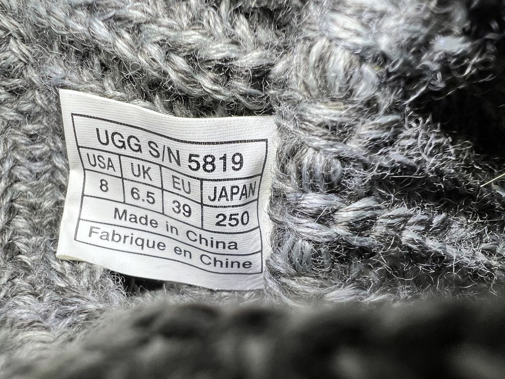 Cizme UGG Classic Cardy. Noi. Mărimea 39