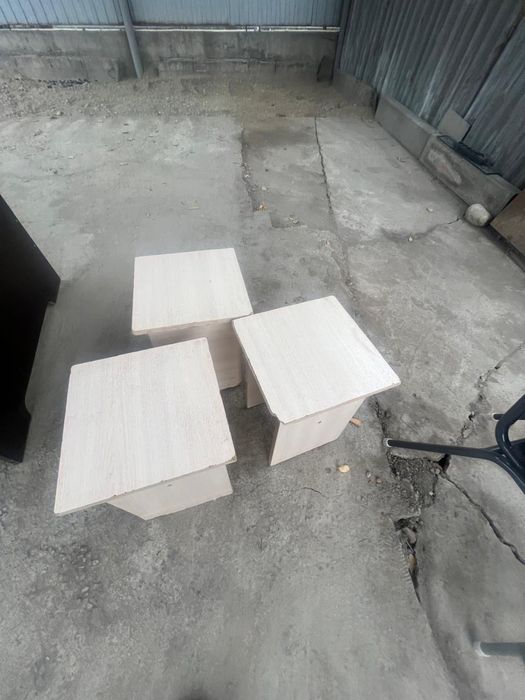 Стол с табуреткой