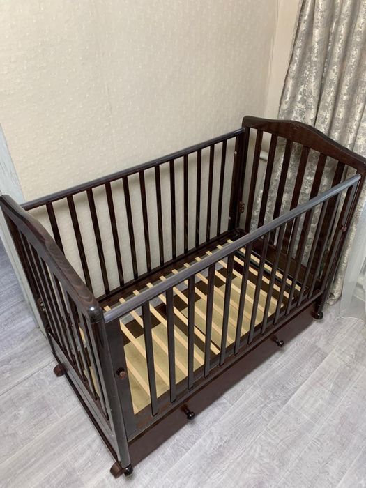 Продаю детскую кроватку с матрасом.