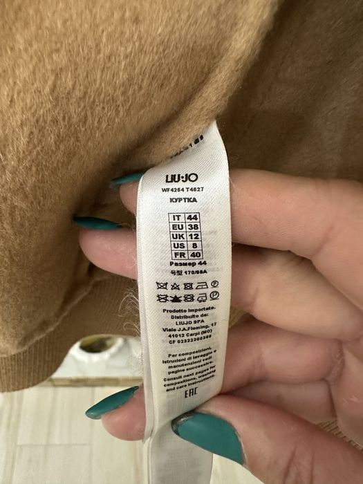 Palton scurt LIU JO din lana extrem de fina