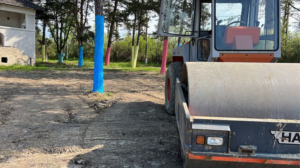 Inchiriez utilaje: cilindru compactor,buldoexcavator,autogreder