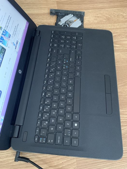 Laptop Hp Slim Display 15,6,4gb ram,500gb m,functional cu incarcator.