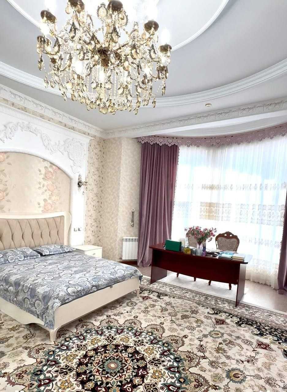 Уютный, большой  ДОМ 
для счастливой семьи!