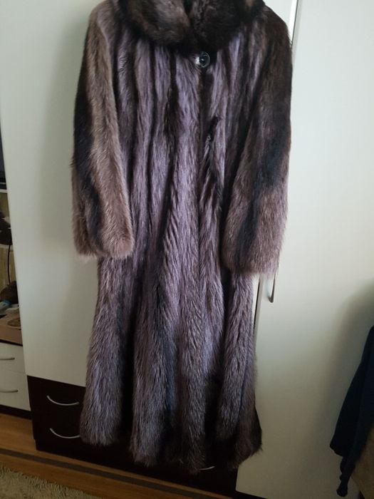 Шуба из енота 46-48 размера