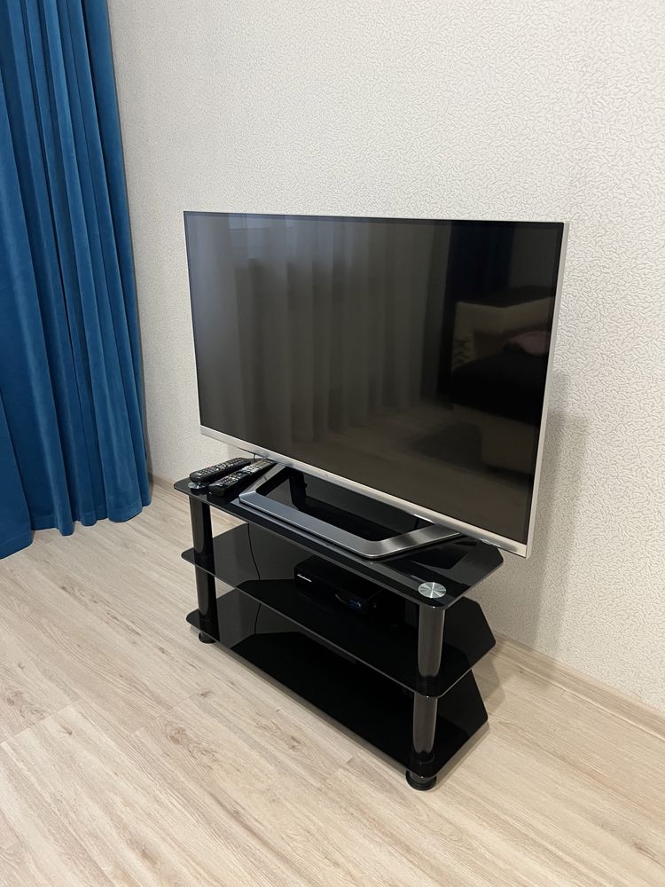 Телевизор LG с подставкой, антеной отау