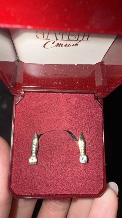 Серьги золотые продам. новые. Проба 585