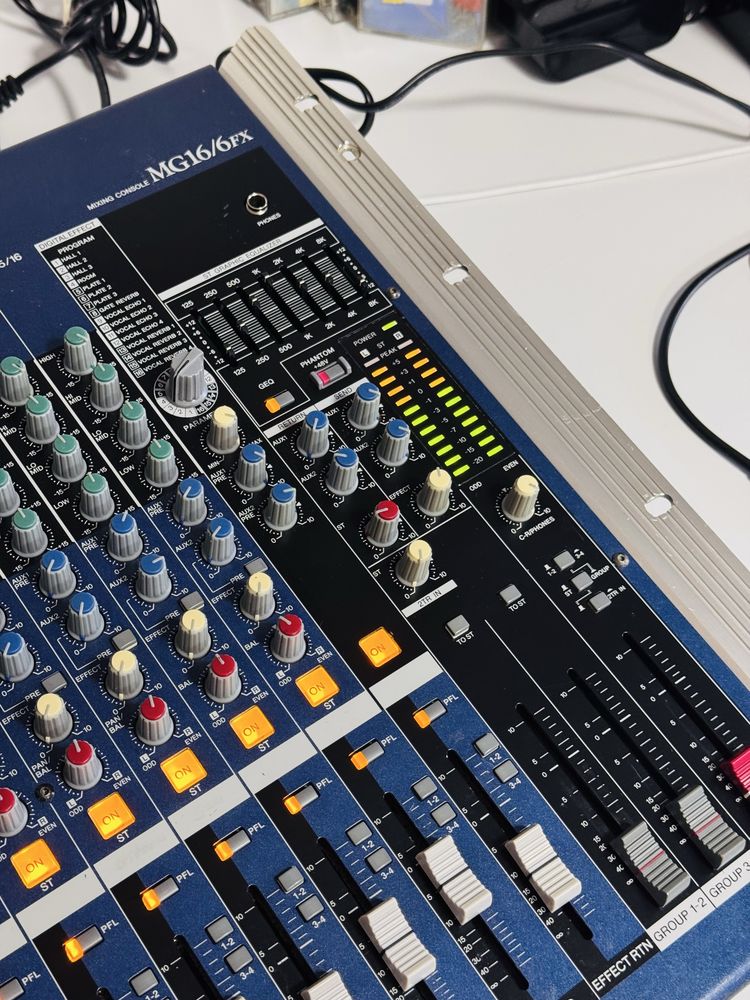 Mixer pasiv YAMAHA MG16/6FX,egalizator,efecte,16 canale,10 microfoane