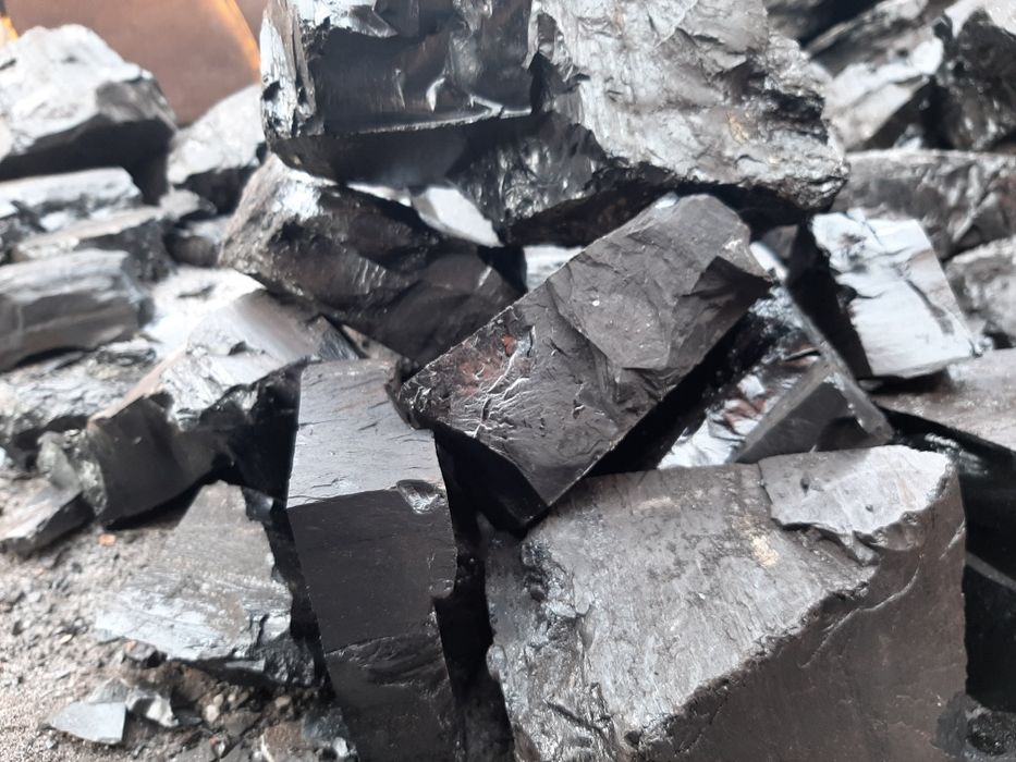 Дрова сухие. уголь каражира крупный сухой без пароды.