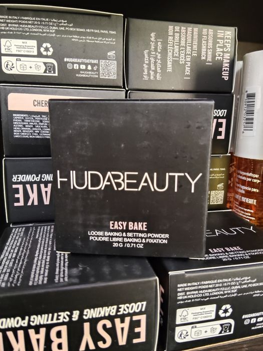 Huda BeautyEasy Bake Lose