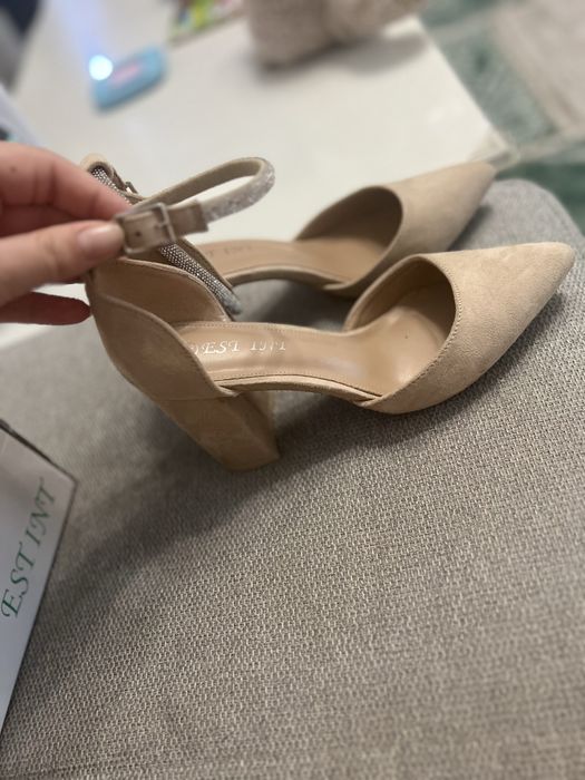 Vand pantofi cu toc, numarul 37