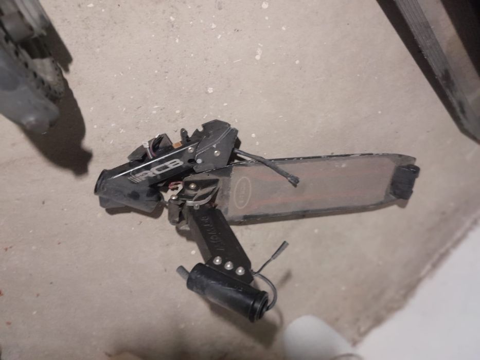 Vând piese trotineta electrică