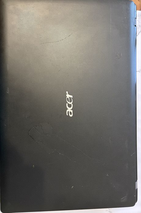 Продам не рабочий ноутбук