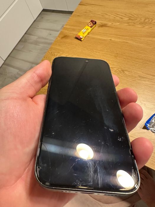 Iphone 15 pro utilizat 1 an, baterie 87%