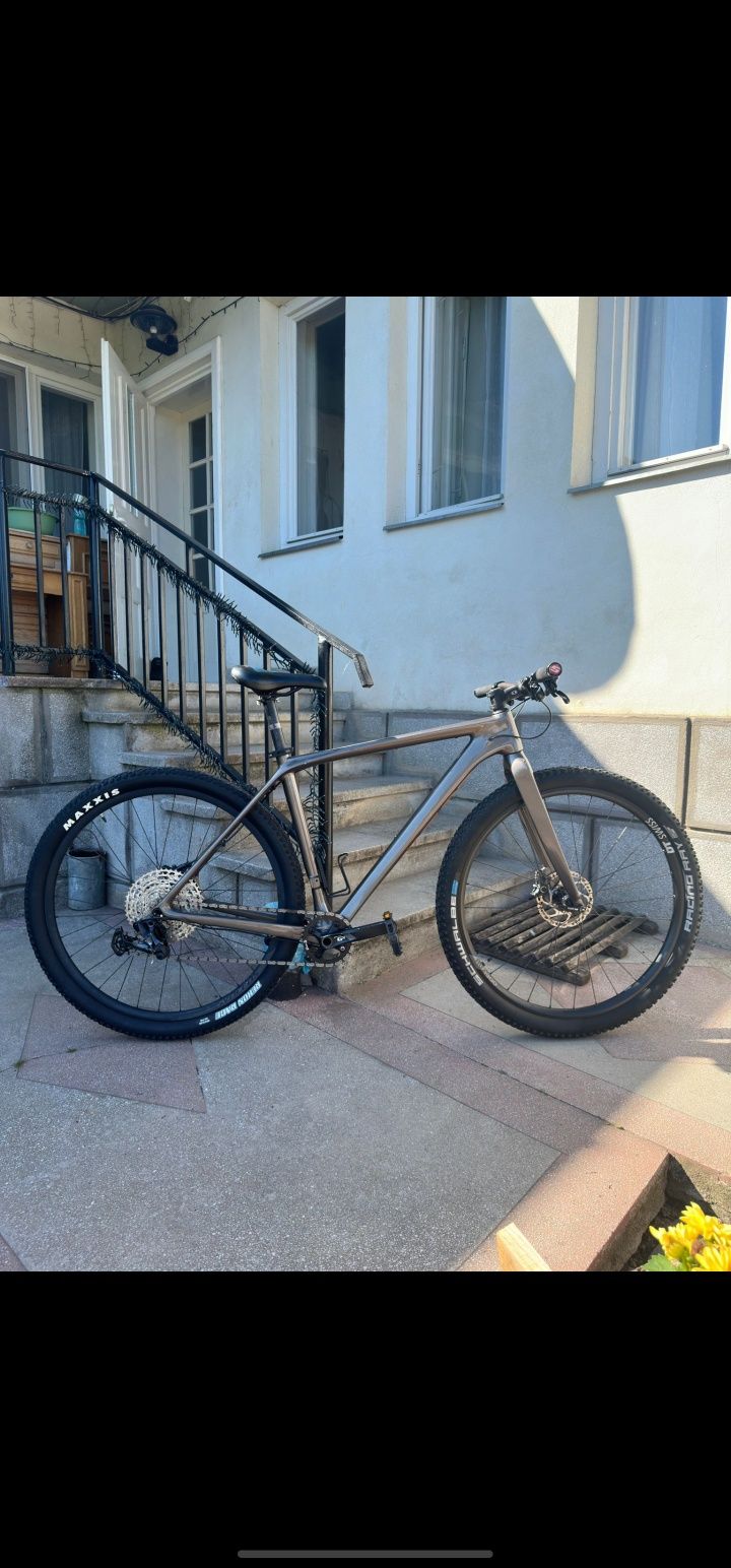 Vând bicicleta Cube gravel full carbon shimano grx mărimea L roti 29