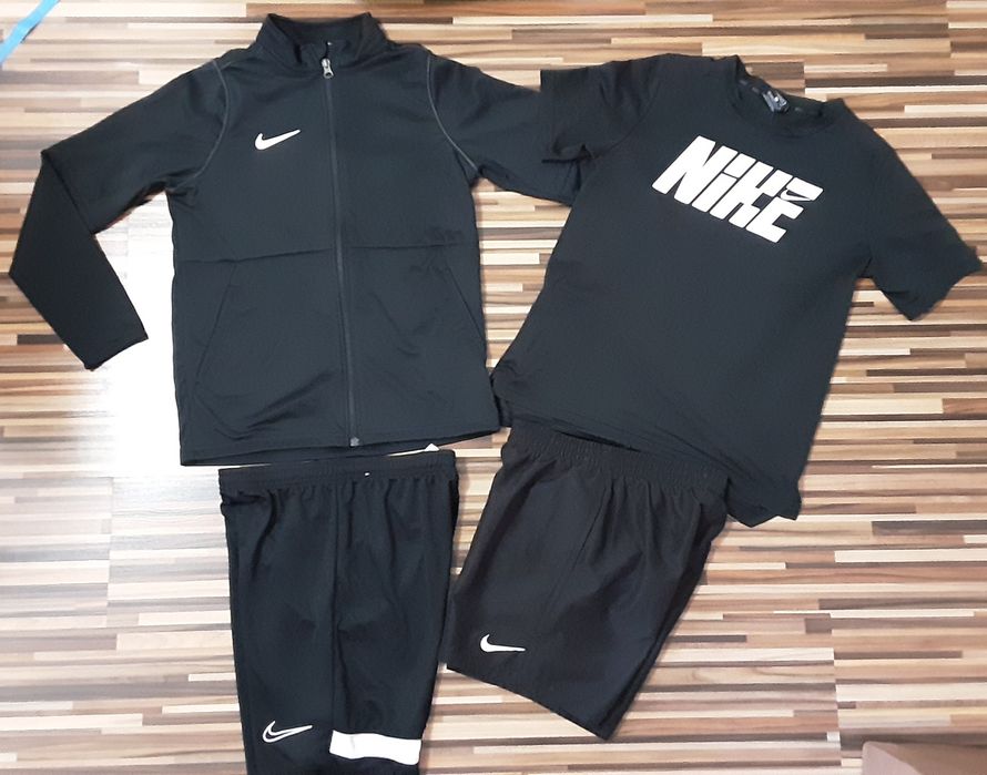 (L 147-158) NIKE оригинални горници(35лв) тениски(25лв),долница(35лв)