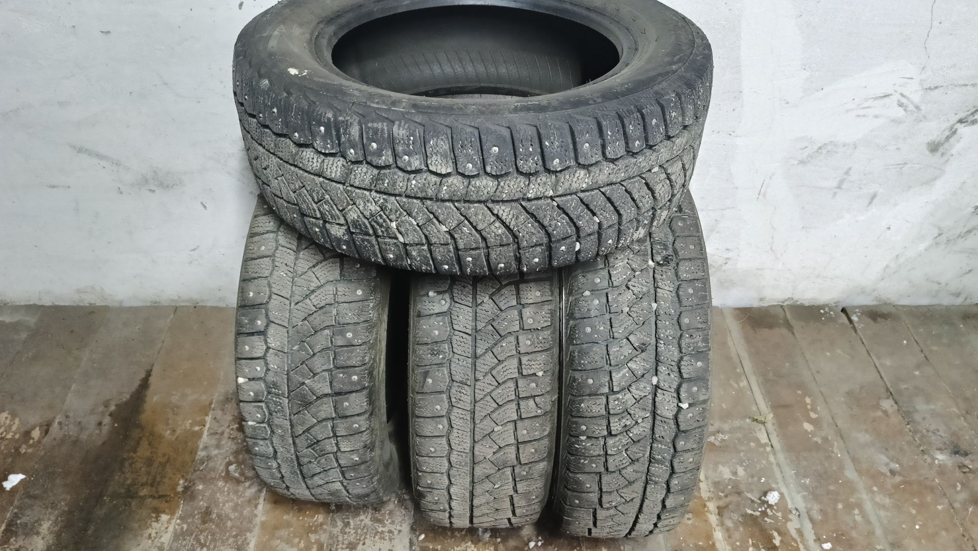Зимние шины Viatty R14.