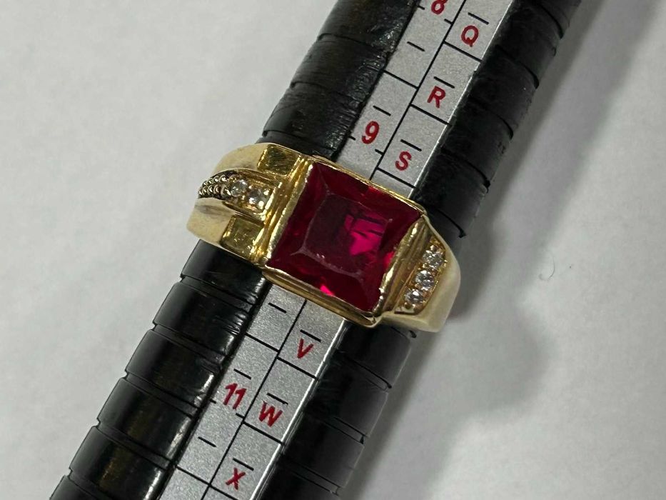 Златен пръстен 14 К 585/ 7,06 гр.