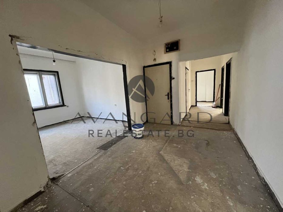 Продава се Четиристаен апартамент в Пловдив, Център - 159 кв.м за 1876 €/кв.м - Снимка #5