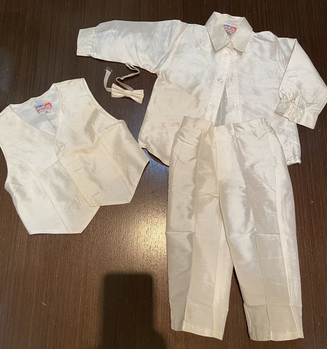 Продам детский шелковый костюм тройка.