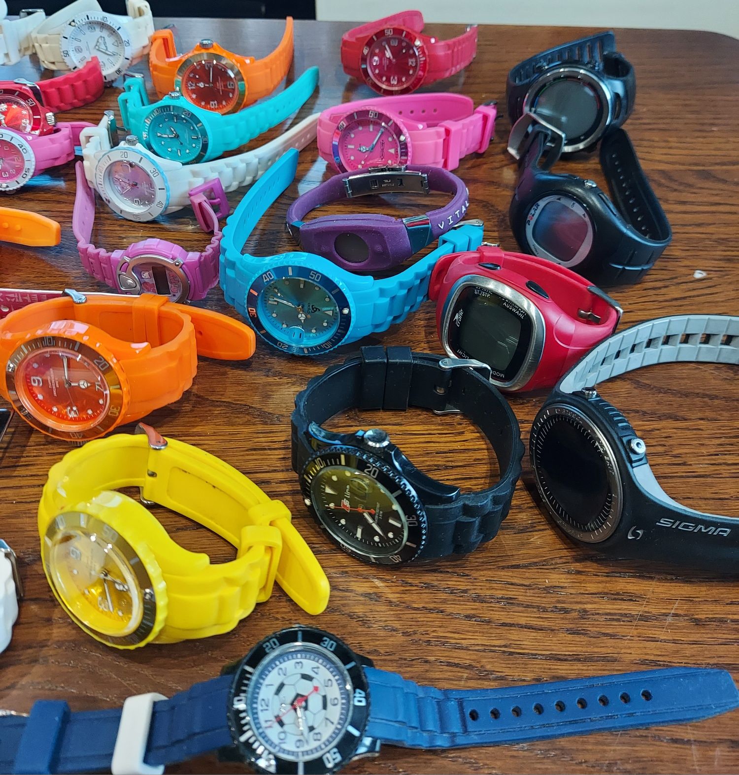 Oferta,lot ceasuri Germania 50 bucăți noi,Ice watch,tcm,quartz,silicon