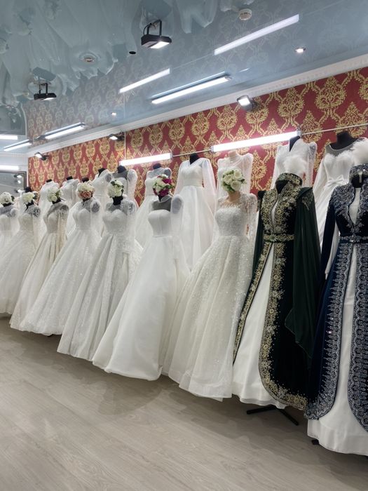 Продам оптом 8платьев+ фаты+ украшения для волос+ подьюбники