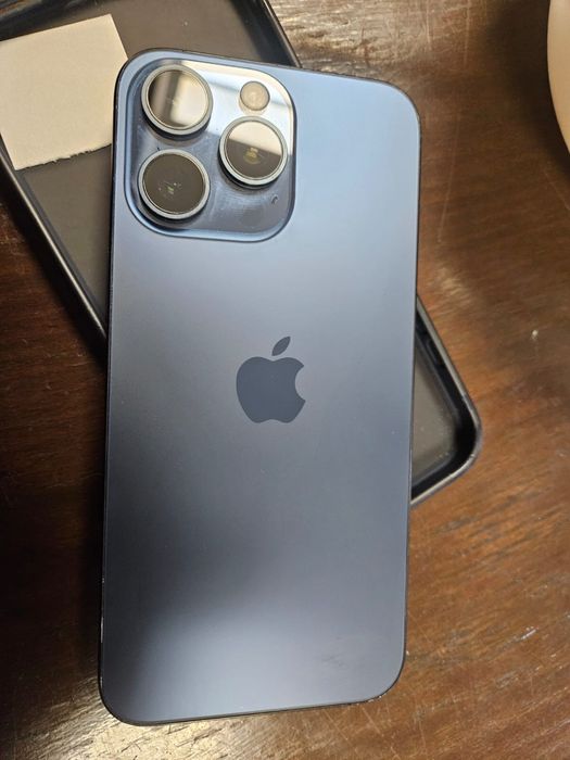Dau spre vanzare Iphone 15 pro max