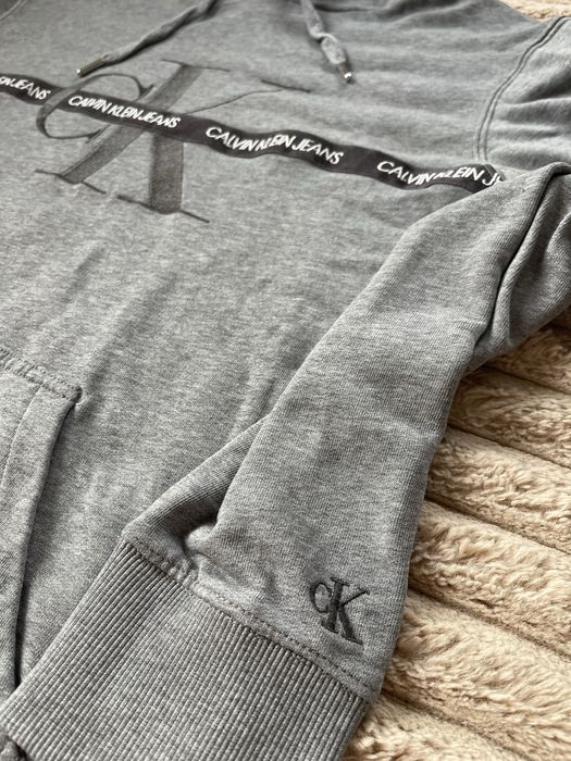 Calvin Klein интересен суичър