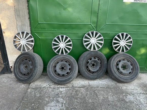 Железни джанти с гуми и тазове