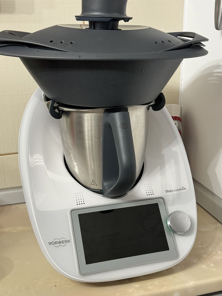 Vând Thermomix TM6