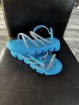 Vand doua perechi de sandale